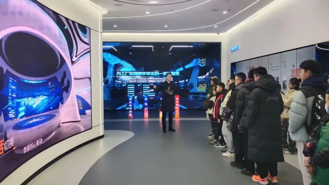 践行公益 彰显担当！！！尊龙时凯数字联合爱心组织举办数字科普体验活动